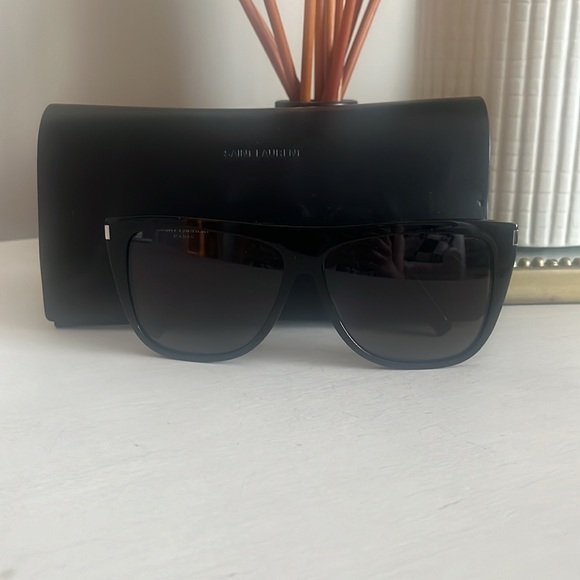 Saint Laurent black oversized flat top sunglasses - Picture 6 of 8